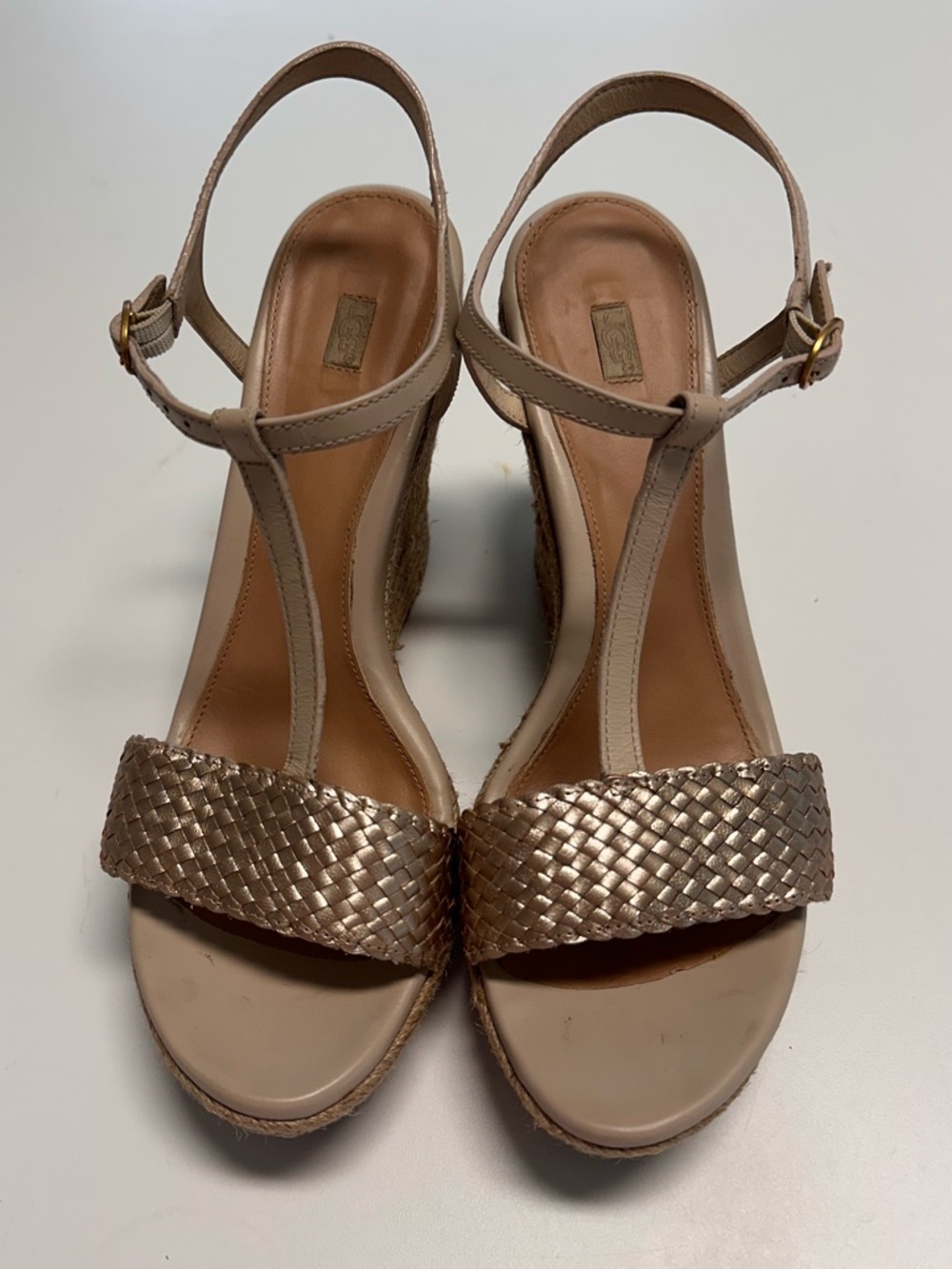 UGG Australia Wedge Espadrille Sandals Size 10 Nude Gold Metallic T-Strap